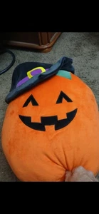 Juguete de peluche Squishmallow 7" Paige la calabaza con sombrero de bruja naranja Halloween - Imagen 1 de 2