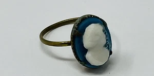 Made In Czechoslovakia Czech Costume Antique Resin Cameo Ring Blue Background - Picture 1 of 4