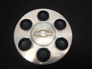 CHEVY AVALANCHE TAHOE SUBURBAN SILVERADO 1500 Wheel Center Cap OEM 9595263 - Picture 1 of 2