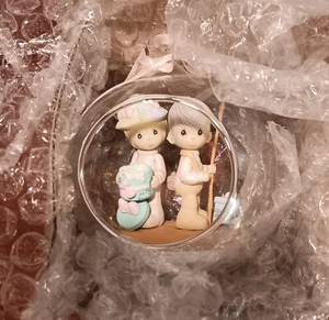 Bola de cristal vintage 1993 adorno de Navidad Precious Moments Merry Dreams - Imagen 1 de 4