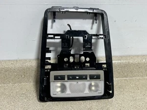 CONSOLA CENTRAL TECHO DELANTERO BUICK REGAL 11-17 CON LUZ DOMO TECHO CORREDIZO - Imagen 1 de 3