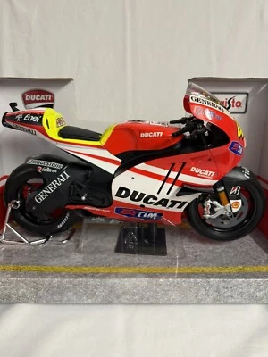 Moto Ducati Desmosedici GP 11 Valentino Rossi Maisto 1/6 - Photo 1/4
