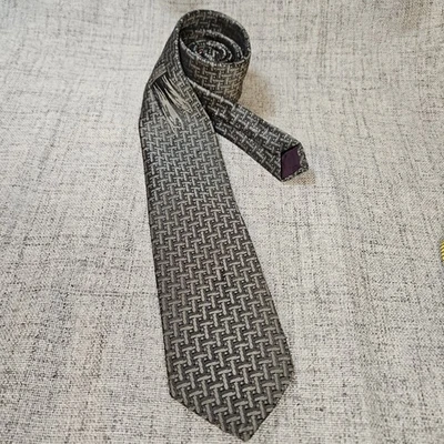 Vintage Skinny Neck Tie late 50'S early 60'S Gray Basket Woven Design. 59"x 2.5" - Image 1 of 4