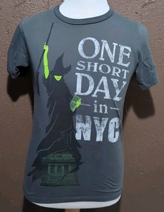 One Short Day In NYC Wicked T-shirt - Size Small - Wicked Musical - Picture 1 of 3