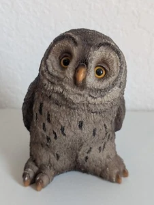 Figura Búho Bebé BANK Marrón Moteado con Ojos Amarillos 5.5" de Alto x 3.75" de Ancho Resina - Imagen 1 de 8