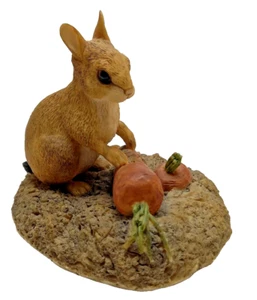 Rabbit with Carrot Figurine, Vintage Border Fine Arts 1983 - Picture 1 of 4