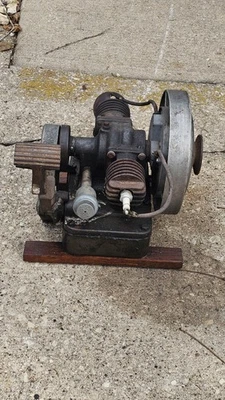 Maytag 72 Twin Hit & Miss Motor Good Runner Foto 1 de 4