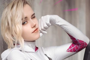 Spider Gwen Cosplay 2"x3" Pin Botón Insignia - Imagen 1 de 2