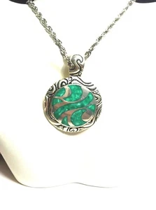 Vtg. Jewelry Necklace/Chain/Choker Silver tone Round Green Glass Pendant #235 - Imagen 1 de 5