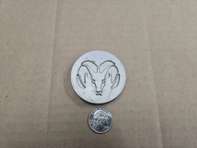 Dodge OEM 2001 2002 Stratus Silver 2,25" tapa central buje cubierta antipolvo 5DD62 39699 Foto 1 de 3