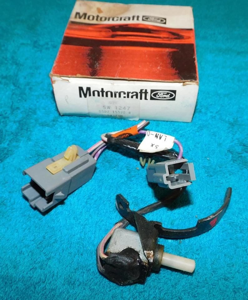 Ford Granada Mercury Monarch 1975 nuevo en stock 4 velocidades M/T interruptor de lámpara de respaldo columna Sft Foto 1 de 4