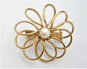 M330) Vintage gold tone wire faux pearl interlocking circles flower brooch pin - Picture 1 of 2
