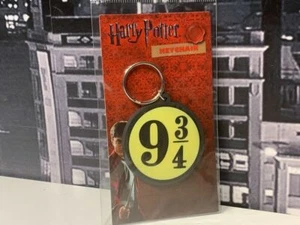 🟢 Harry Potter Train Station 9 and 3 Quarters Rubber Keyring Keychain Official - Picture 1 of 3
