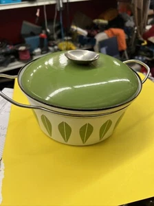 Cathrineholm Lotus Enamelware Dutch Oven Casserole Pot Green 8.5" with Cover - Picture 1 of 8