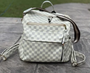 Karierte Handtasche 11x11 creme grau weiß Reiserucksack Wickeltasche Reißverschluss - Bild 1 von 15