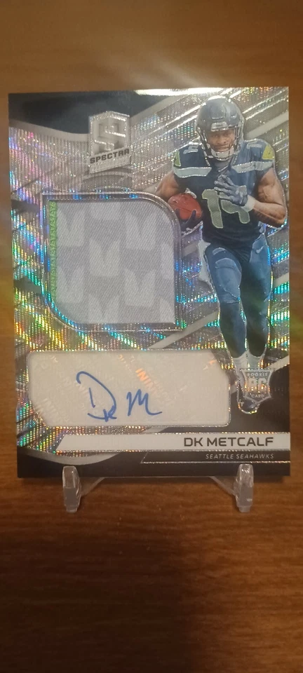 2019 PANINI SPECTRA DK METCALF ROOKIE PATCH AUTO SSP #15/25 🔥  VERY RARE 🔥 - Image 1 of 4