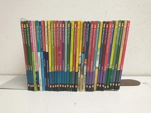 Who/What/Where Books Lot of 36 Children's Biography Paperback - Foto 1 di 10