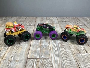 3 x Hot Wheels Monster Trucks 1:64 - Race Ace / Buns Of Steel / Grave Digger - Picture 1 of 19