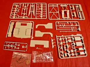 Camión de remolque Ford F-350 1972 modelos Moebius plataforma de remolque 1/25 - Imagen 1 de 5