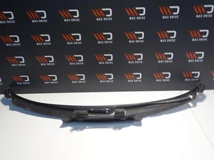 PORSCHE 996 COWL PANEL COVERING INC WINDSCREEN WASHERS 996.572.563.05 RL (RHD) - Imagen 1 de 4