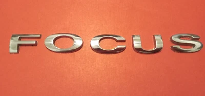 Ford Focus 2005-2006-2007 emblema letras con adhesivo Foto 1 de 4