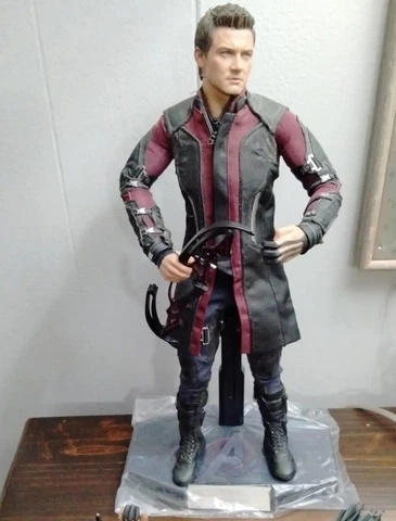Hot Toys Hawkeye Cover