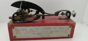 Pieza del Museo Portugués Prototipo antiguo década de 1940 consola de coche manija maletero campana - Imagen 1 de 9
