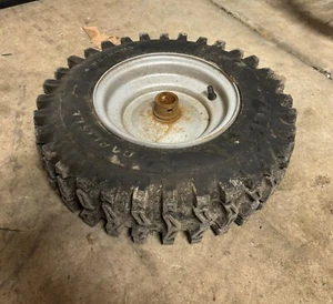 Rueda y neumático soplador de nieve izquierdo Simplicity 1726742SM - Imagen 1 de 3