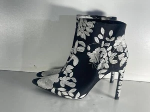 Zara Trafaluc Women's Shoes Size 5/38 Black/White Flora Embroidered Boots  -B95 - Picture 1 of 7