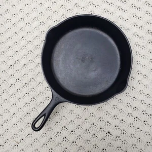 Vintage Wagner Ware Sidney O #8 Cast Iron Skillet 1057 - Picture 1 of 6
