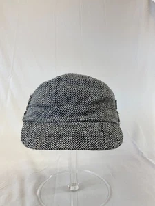 Cappello donna Chevron cadetto berretto aderente fibbie nero bianco elegante outdoor casual - Foto 1 di 10