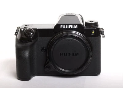 Cuerpo de cámara de formato medio Fujifilm GFX 100S, obturador 10.448, buen estado Foto 1 de 4