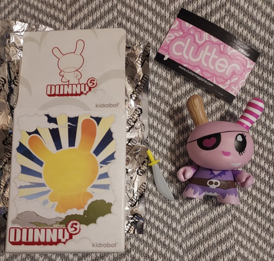 Clutter Kidrobot Dunny Series 5 Pink Pirate 2008 2/25 - Image 1 of 1
