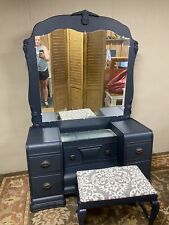 1920s Antique Vanity With Mirror And Stool. Great Condition.