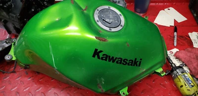 OEM 2012 08-12 NINJA EX250J EX250 250 GAS TANK FUEL CELL PETROL RESERVOIR GREEN - Image 1 of 4