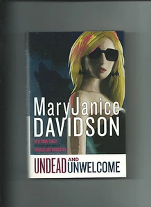 Undead And Unwelcome By MaryJanice Davidson VGC Hardcover /DJ Queen Betsy - Imagen 1 de 2