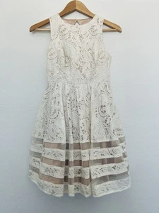 Eliza J Häkel Minikleid Gr. 0P hellbraun Satin gefüttert ärmellos Western Boho - Bild 1 von 11