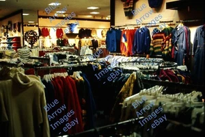 1986 35 mm Dias Posten 7 Einkaufszentrum Einzelhandelsgeschäft Kleiderständer #6334 - Bild 1 von 7