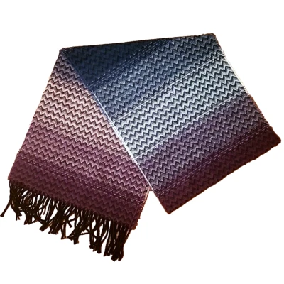 Bufanda Chevron súper suave púrpura y azul flecos negros espiga 64x12 Foto 1 de 4