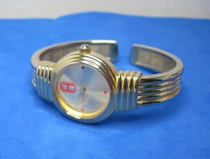 Ladies Fred Hayman Clip-on Bracelet Watch Quartz Movement Gold Tone - Picture 1 of 14