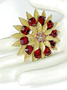 Vintage CISNER Signed Brooch Red Rhinestone Gold Tone Flower Pin 2" Round - Picture 1 of 5