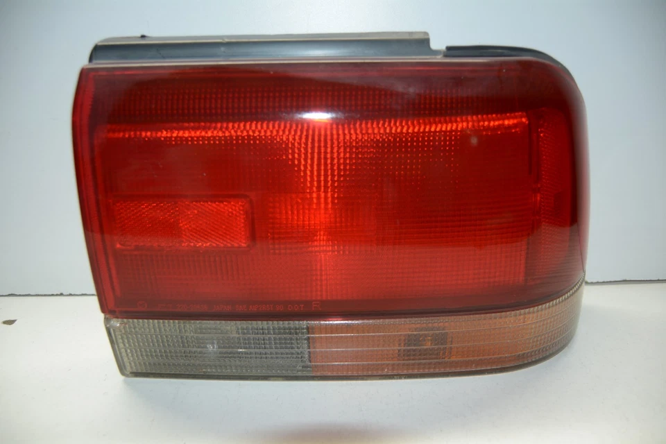 Luz trasera derecha del lado del pasajero Buick Legacy 1993-1994 OEM, 166-58619 Foto 1 de 4