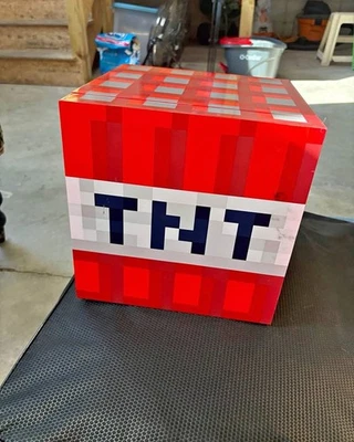 Minecraft TNT Square Thermoelectric Mini Fridge, 10.4'' x10'' x10'', 6.7L - Image 1 of 4