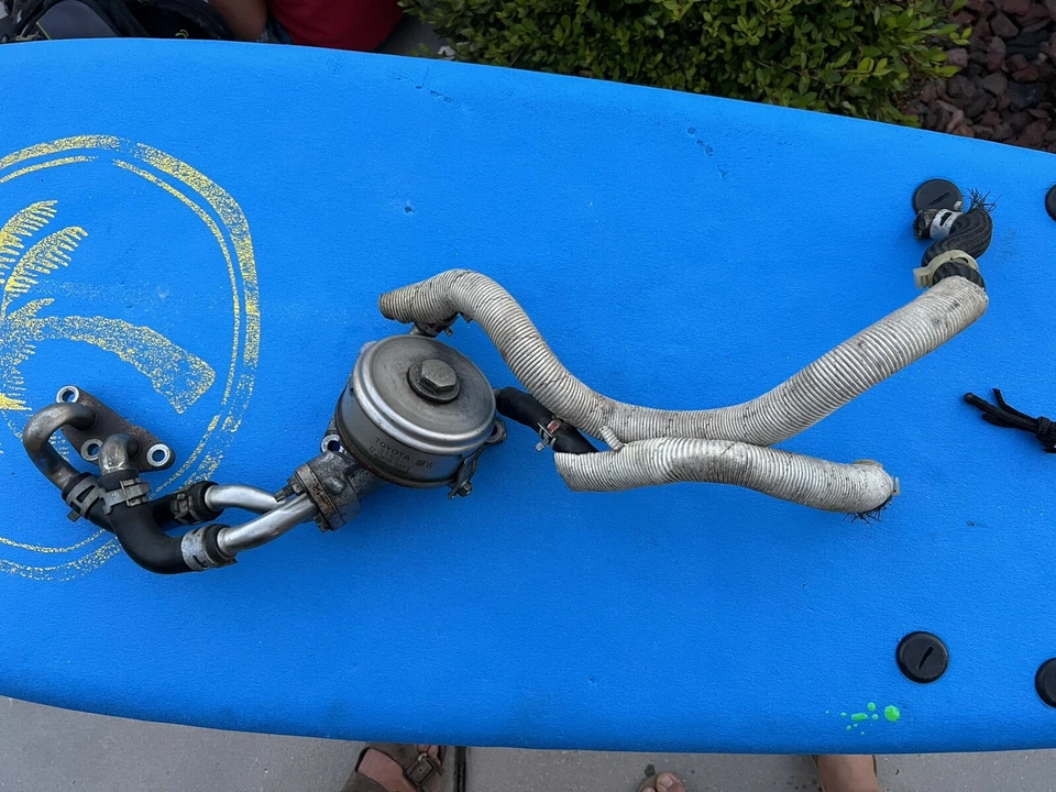 Enfriador de aceite de motor Toyota Sienna 2011-2016 OEM  Foto 1 de 1