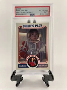Tarjeta personalizada firmada por Alex Vincent juego infantil Andy A automática PSA/ADN encapsulada - Imagen 1 de 2