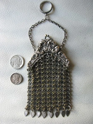 Antiguo Monedero Chatelaine Marco Plateado Borlas Corazón Elegante Cadena Correo Malla Foto 1 de 4