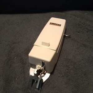 Vintage Singer Button Holder for Vertical Needle Zig Zag Machines - Picture 1 of 7