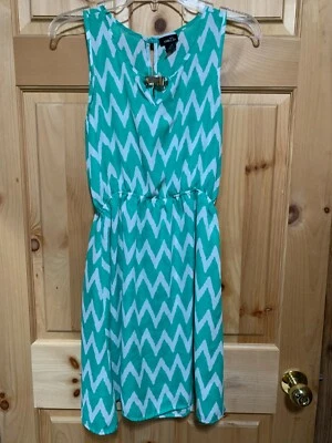 Rue 21 Junior's Green/White Casual Dress sz M - Image 1 of 4