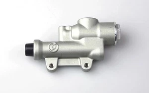 Cilindro maestro trasero Brembo plateado 13 mm con depósito integral - montaje de 40 mm - Imagen 1 de 1