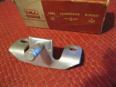 Ford 1959 acelerador a pivote de manivela de campana, 6 cilindros, transmisión estándar Foto 1 de 3